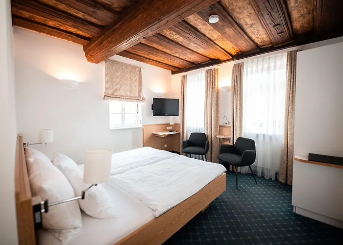 Tuchhaus 3*
