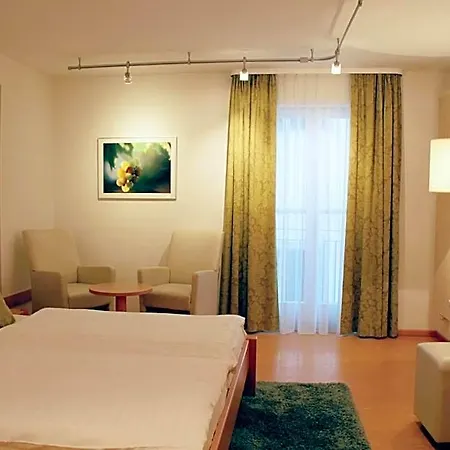 Hotel Tuchhaus 3*